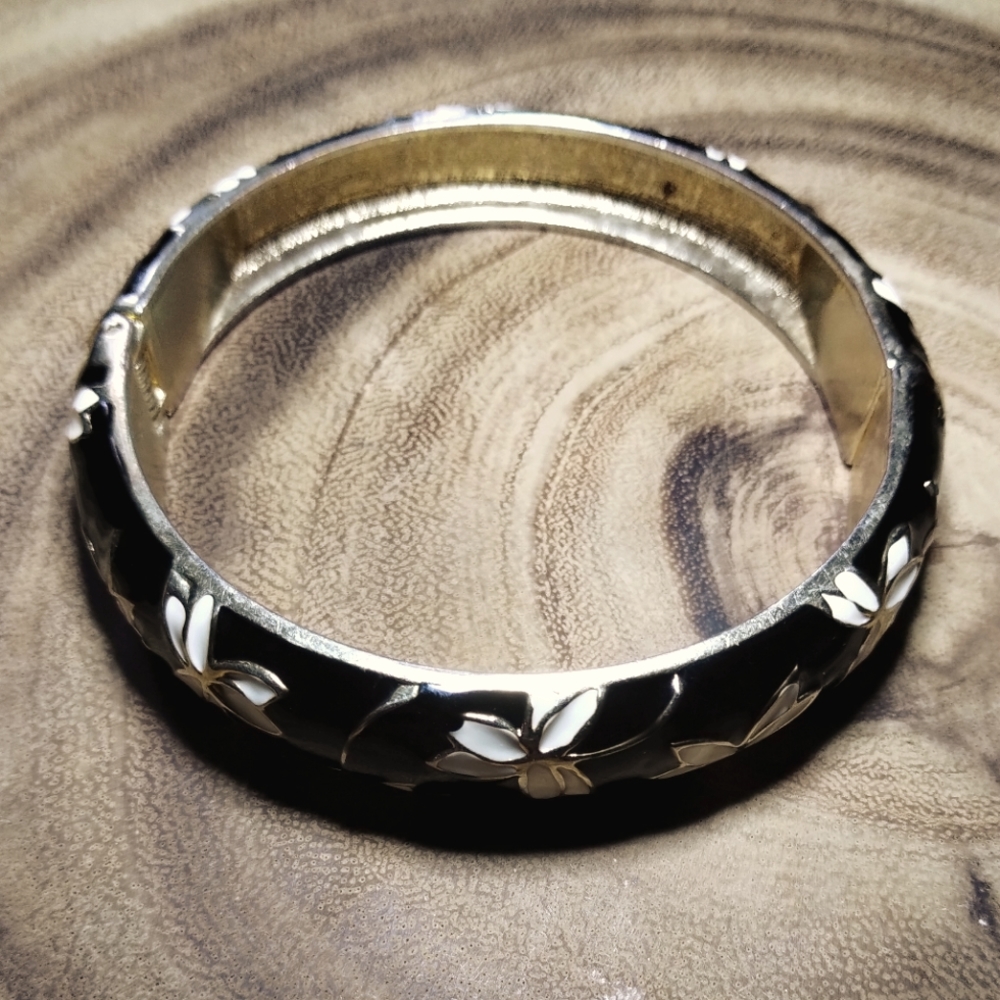 Lovely Tokyo Jane Vintage B&W Floral Gold Bracelet